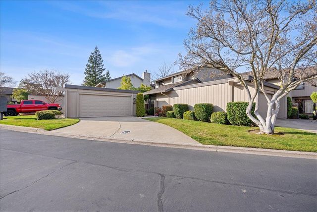8899 Bluff Ln, Fair Oaks, CA 95628