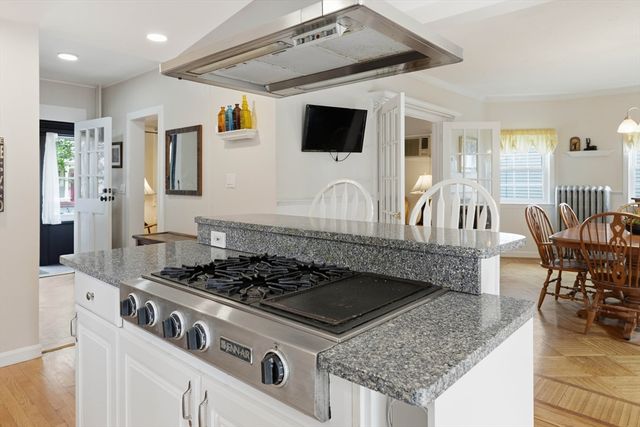 20 Raymond St, Everett, MA 02149