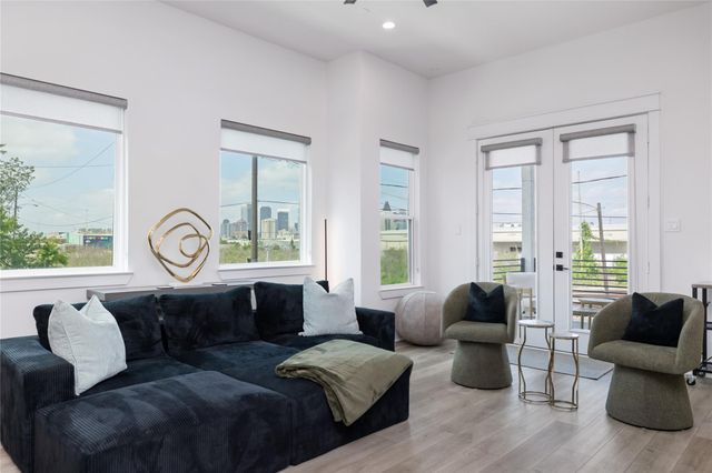 1602 Mary Street, Houston, TX 77026