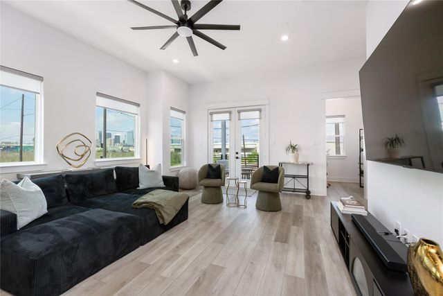 1602 Mary Street, Houston, TX 77026