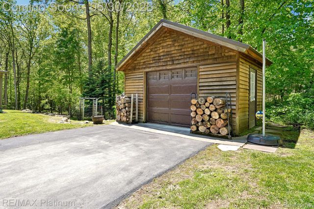 2615 Shagbark, Milford Charter Township, MI 48380