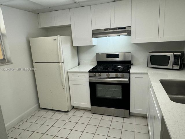 18111 NW 68th Ave F106, Hialeah, FL 33015