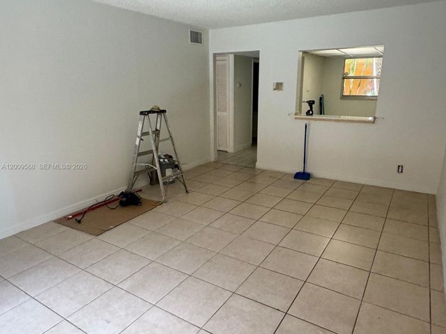 18111 NW 68th Ave F106, Hialeah, FL 33015