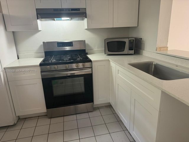 18111 NW 68th Ave F106, Hialeah, FL 33015