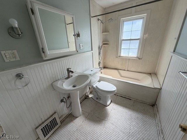 10607 S Highland Avenue, Garfield Heights, OH 44125