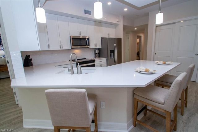 268 Indies Dr 102, Naples, FL 34114