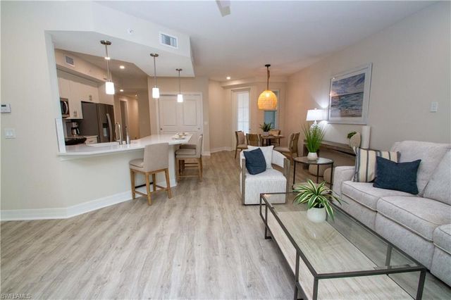 268 Indies Dr 102, Naples, FL 34114