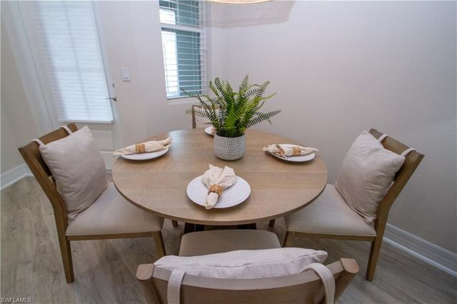 268 Indies Dr 102, Naples, FL 34114