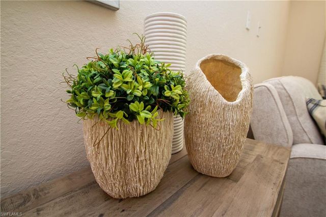 268 Indies Dr 102, Naples, FL 34114