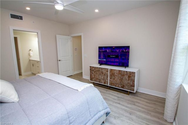 268 Indies Dr 102, Naples, FL 34114