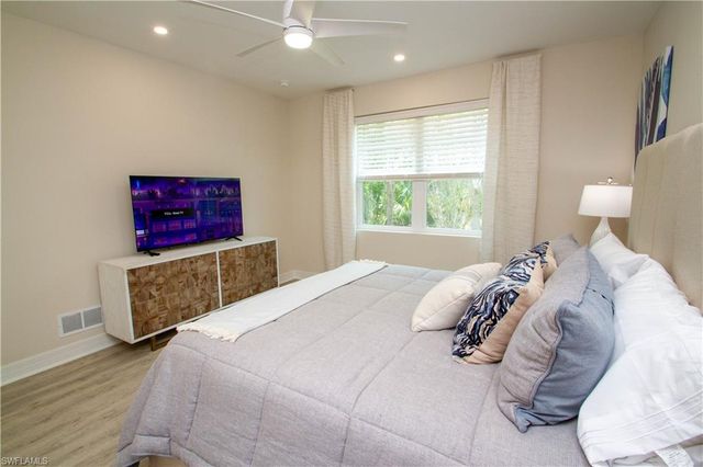 268 Indies Dr 102, Naples, FL 34114