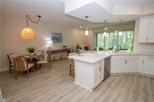 268 Indies Dr 102, Naples, FL 34114