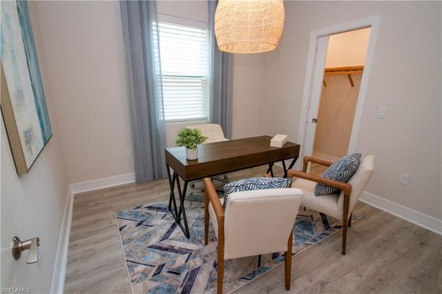 268 Indies Dr 102, Naples, FL 34114