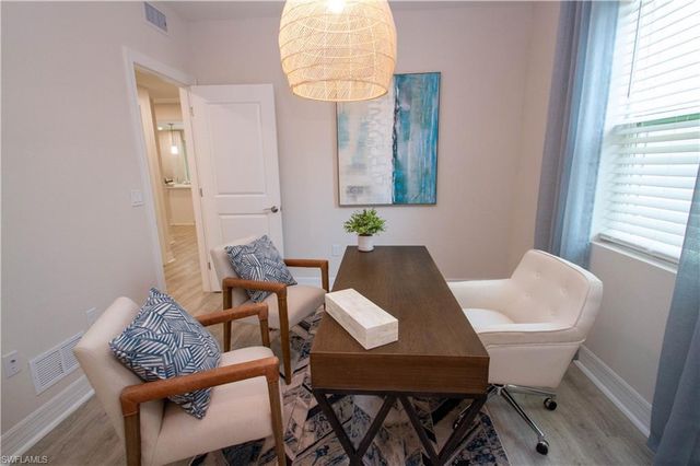 268 Indies Dr 102, Naples, FL 34114