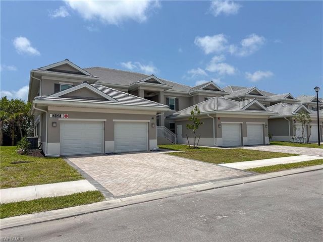 268 Indies Dr 102, Naples, FL 34114