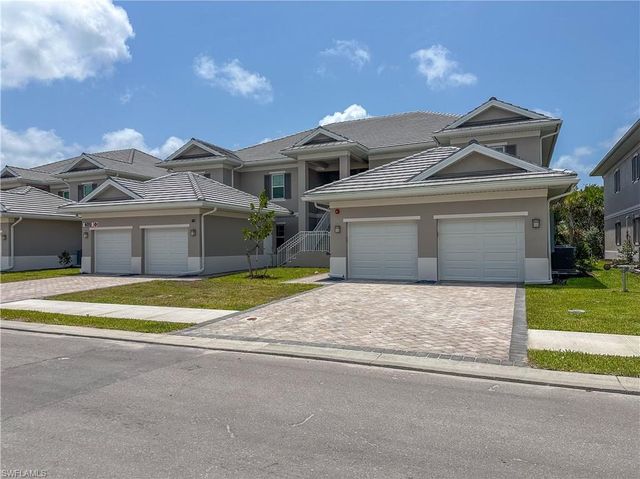 268 Indies Dr 102, Naples, FL 34114