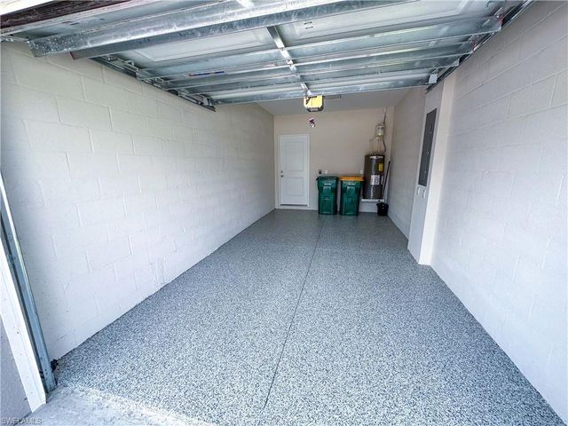 268 Indies Dr 102, Naples, FL 34114