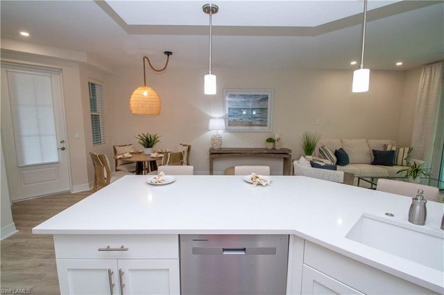 268 Indies Dr 102, Naples, FL 34114