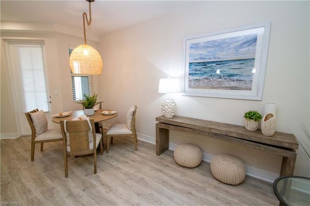 268 Indies Dr 102, Naples, FL 34114