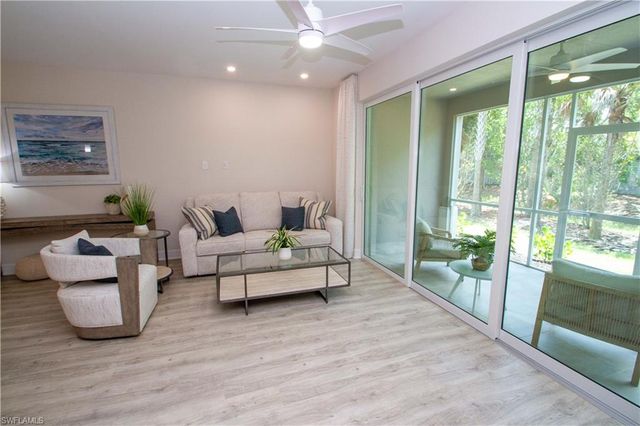 268 Indies Dr 102, Naples, FL 34114