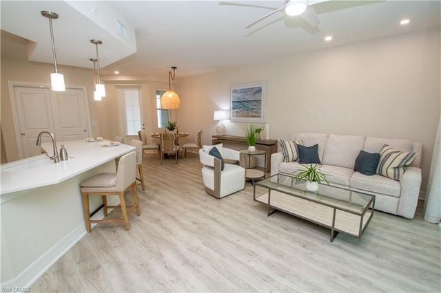 268 Indies Dr 102, Naples, FL 34114