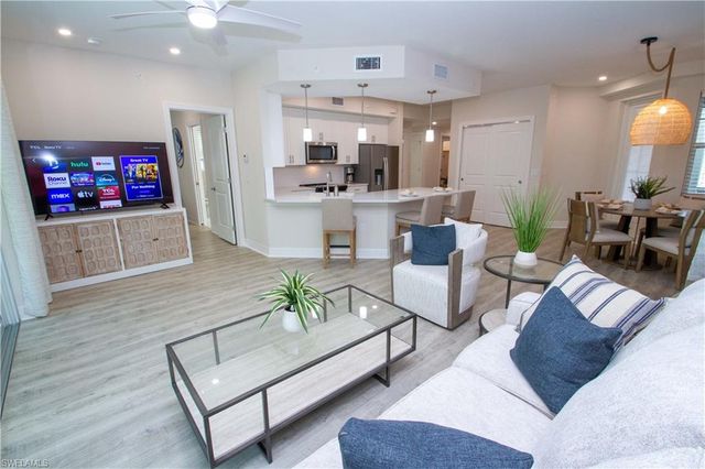 268 Indies Dr 102, Naples, FL 34114