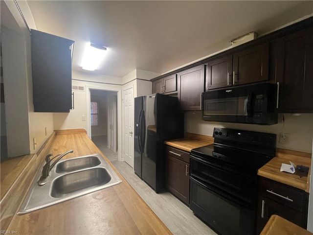 311 Elderwood CT, Virginia Beach, VA 23462