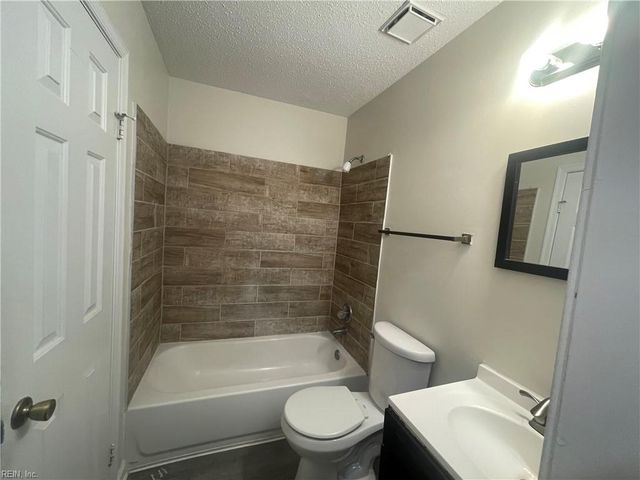 311 Elderwood CT, Virginia Beach, VA 23462