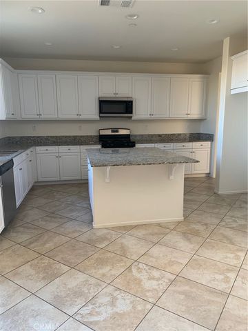 15038 15038 Paseo Verde Place Row, Victorville, CA 92394