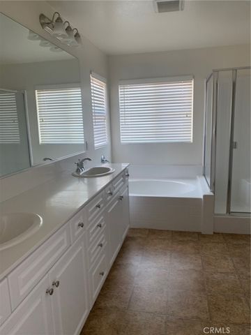 15038 15038 Paseo Verde Place Row, Victorville, CA 92394