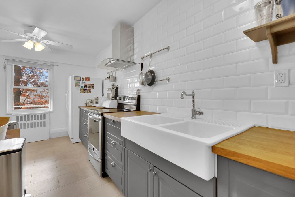 80 Cartright Street 2F, Bridgeport, CT 06604