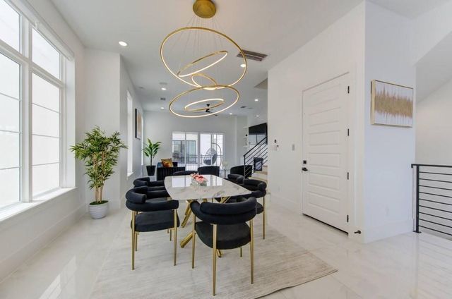 5702 Fairdale Ln C, Houston, TX 77057