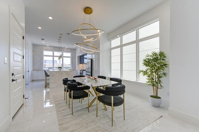 5702 Fairdale Ln C, Houston, TX 77057