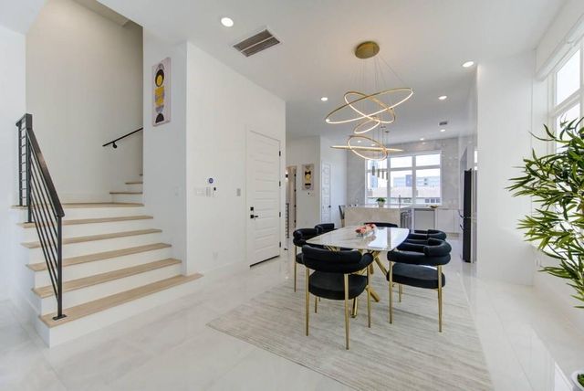 5702 Fairdale Ln C, Houston, TX 77057