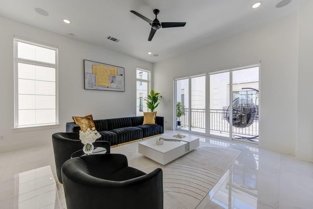 5702 Fairdale Ln C, Houston, TX 77057