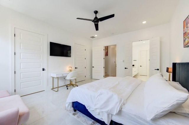 5702 Fairdale Ln C, Houston, TX 77057