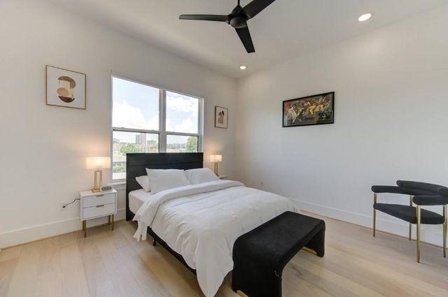 5702 Fairdale Ln C, Houston, TX 77057