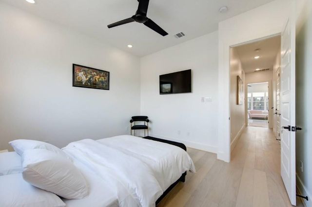 5702 Fairdale Ln C, Houston, TX 77057