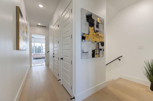 5702 Fairdale Ln C, Houston, TX 77057