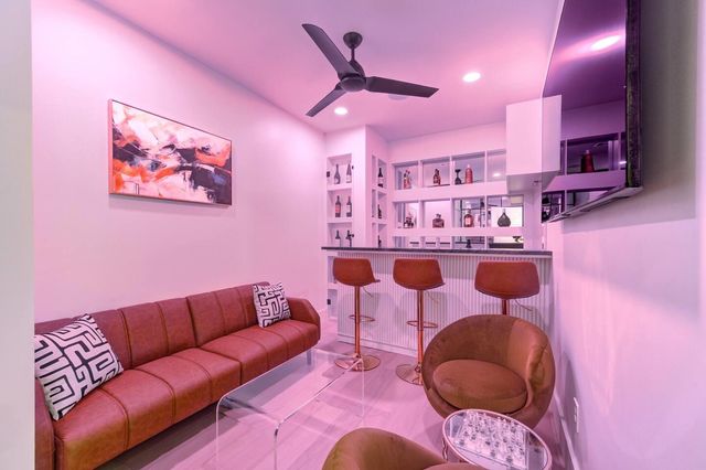 5702 Fairdale Ln C, Houston, TX 77057