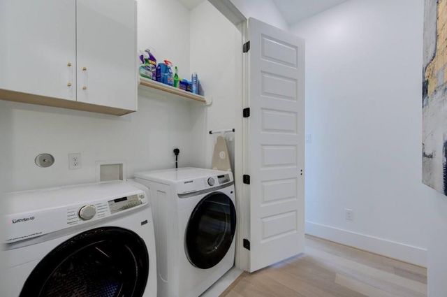 5702 Fairdale Ln C, Houston, TX 77057