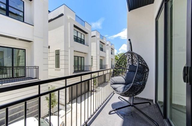 5702 Fairdale Ln C, Houston, TX 77057