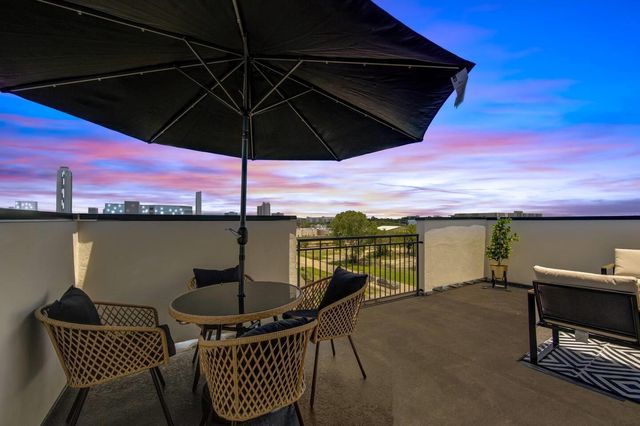 5702 Fairdale Ln C, Houston, TX 77057