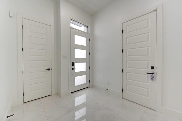 5702 Fairdale Ln C, Houston, TX 77057