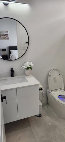 5702 Fairdale Ln C, Houston, TX 77057