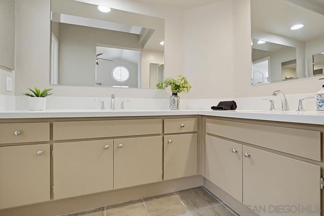 12922 Carmel Creek Rd. 32, San Diego, CA 92130