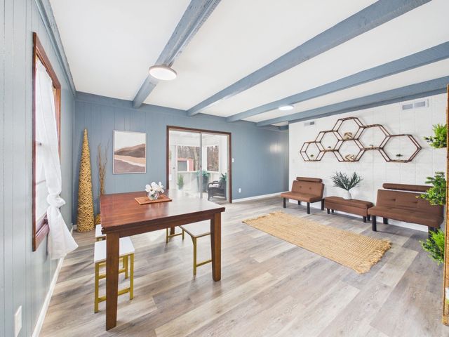 3147 E Glen Oaks Dr, Wichita, KS 67216