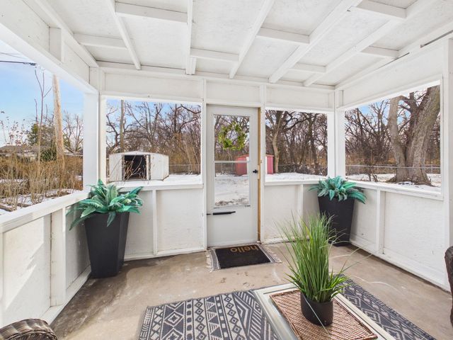 3147 E Glen Oaks Dr, Wichita, KS 67216