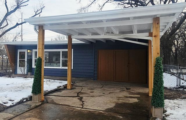 3147 E Glen Oaks Dr, Wichita, KS 67216