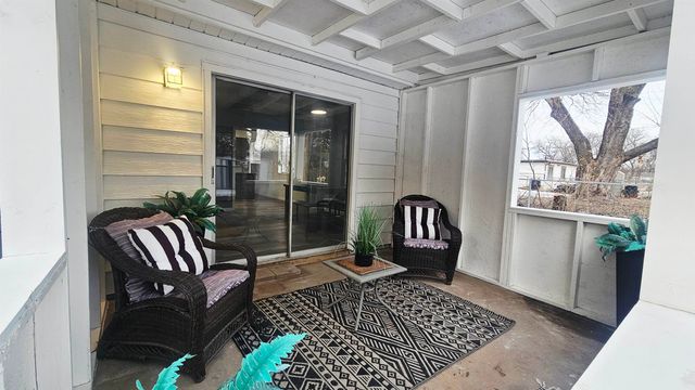 3147 E Glen Oaks Dr, Wichita, KS 67216